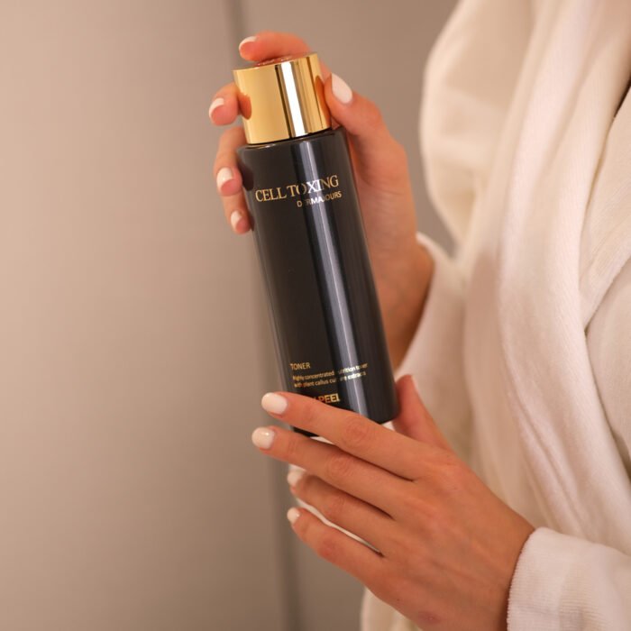 MEDI PEEL CELL TOXING DERMAJOURS TONER 250 ml - Image 2